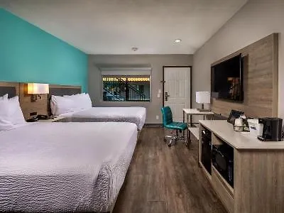 Travelodge By Wyndham Lax El Segundo Motel
