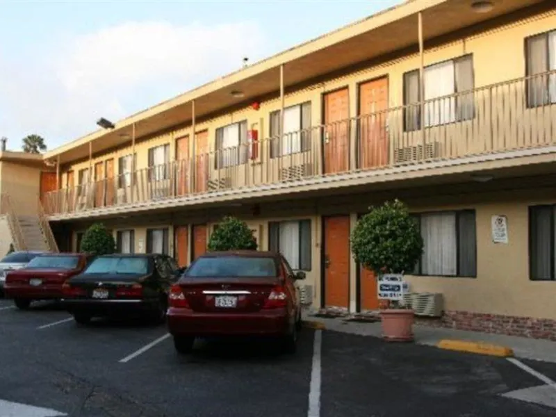 Travelodge By Wyndham Lax El Segundo Motel
